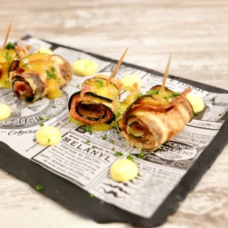 Rolls de Calabacín, bacon y mango