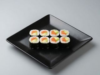Maki De Salmón Y Aguacate (8u)