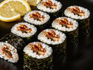 Maki De Anguila Y Salsa De Anguila (8U)