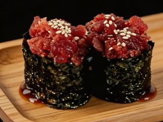 Gunkan De Atún Con Salsa Teriyaki (2u)