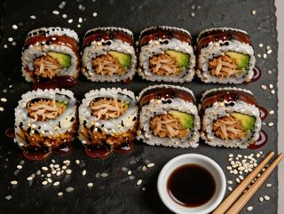 California de Pollo rebozado aguacate Y Salsa Teriyaki (8U)