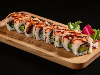 Anguila Con Aguacate cubierto de Salmón Flameado (8U)