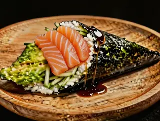 Temaki De Salmón Con Aguacate Y Pepino  (1u)