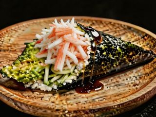 Temaki De Surimi Con Aguacate Y Pepino (1U)