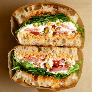 Sandwich de Focaccia Stracciatella