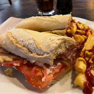 Baguette Lomo Y Pimientos