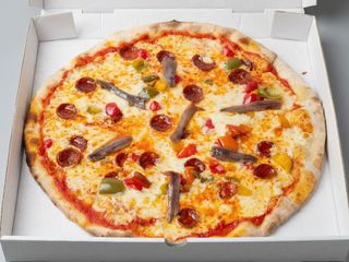 Pizza Con Embutido Hot (33 Cm.)