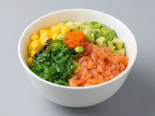 Poke bowl de sake