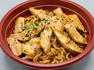 Yakisoba de pollo