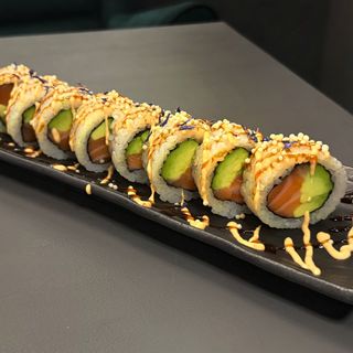 Salmón aguacate rollo