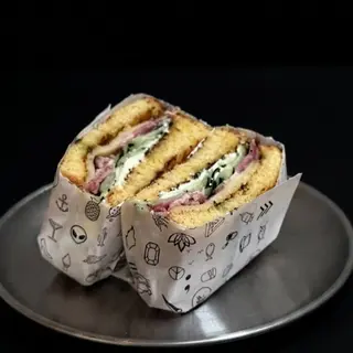 SÁNDWICH DE PASTRAMI