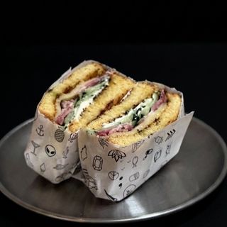 SÁNDWICH DE PASTRAMI
