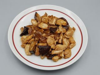 Pollo Con Bambú Y Setas Chinas