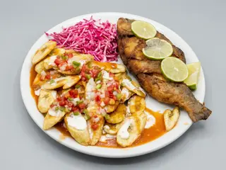 Pescado con Tajadas 