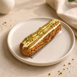 Eclair De Pistacho
