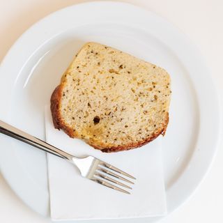 Porción de Bizcocho Supernormal de limón y chía