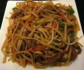 Tallarines Fritos Con Ternera