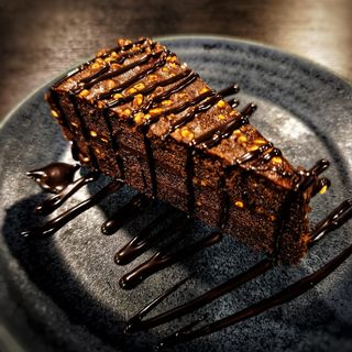 Tarta crujiente de chocolate y avellana (Porción)