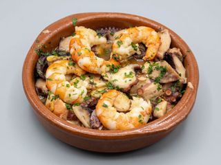 Cazuela de pulpo y langostinos 