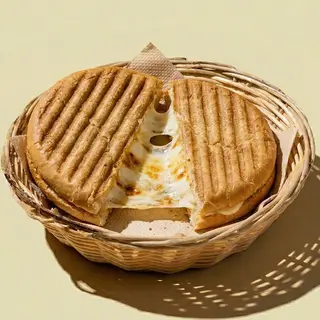 Pan Turco Tostado Con Mozzarella