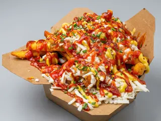DIRTY CHEESY FRÍES 