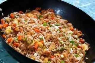 Arroz Frito con verduras y pollo