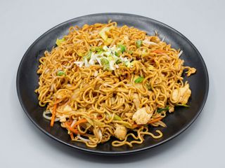 Yakisoba con pollo