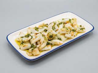 Ración De Jibia Con Guarnición