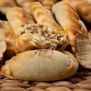 Empanada de Queso y Hongos