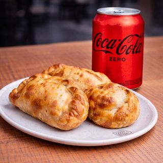 3 empanadas + bebida