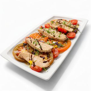 Ensalada De Variedad De Tomates Aliñados Con bonito del norte