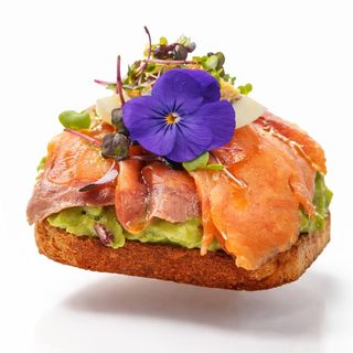 Tosta Brioche de Salmón