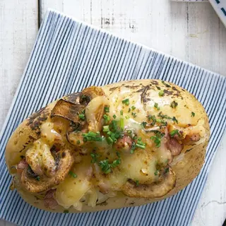Patata Rellena de Pollo y Bacon ahumado