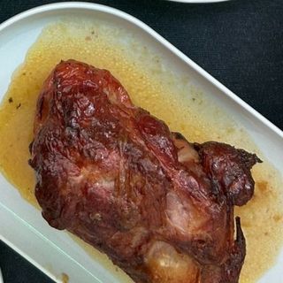 Codillo de Cerdo a la Brasa, en su jugo