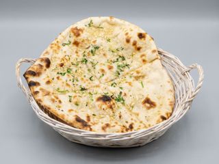 Naan De Ajo Y Cilantro