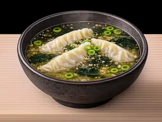 Sopa de Miso con Gyozas de pollo