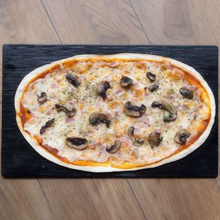 Pizza prosciutto e fungi