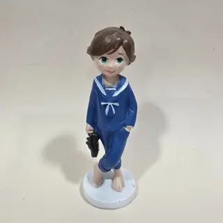 Niño.Comunión descalzo