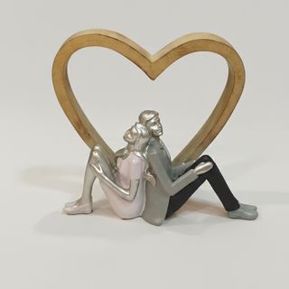 Figura Decorativa "Pareja bajo el Corazón"