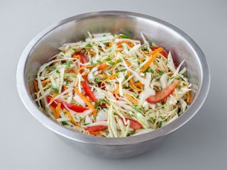 Ensalada De Col y Zanahoria Aliñada (Ración)