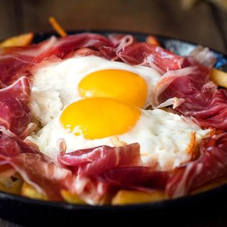 Huevos rotos con Jamón Ibérico Bellota