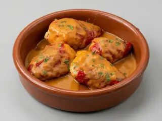 Ración De Pimientos Rellenos De Carrillera Al Vino Tinto
