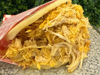 Arepa De Pollo Desmechado