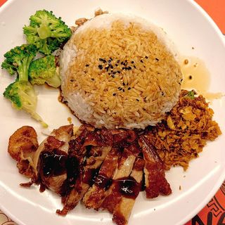 26. ARROZ CON SALSA CHASHU CON PATO. 