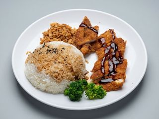 27. ARROZ CHASHU CON POLLO FRITO