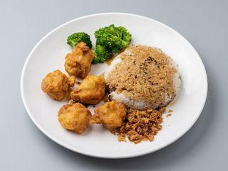 23. ARROZ CHASHU CON KARAAGE