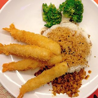 24. ARROZ CHASHU CON EBI FRY