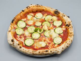 Pizza Formaggio Di Capre E Zucchine