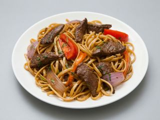 TALLARIN SALTADO DE TERNERA