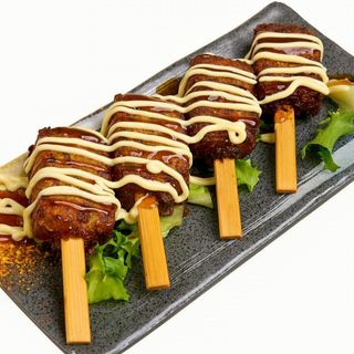 Brochetas Okonomiyaki (4 Uds.)